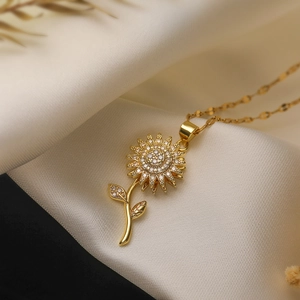 Élégant collier pendentif tournesol en cuivre plaqué or avec zircons sur soie
