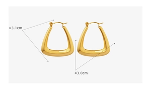 Detailed view showing the 3.1cm height and 3.0cm width of gold U-shaped hoop earrings