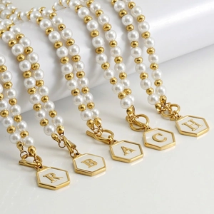 Collier Pendentif Lettre Initiale Acier Inoxydable Künstliche Perle Coquille Hexagone Fermoir À Bascule Bijoux Mode Femmes