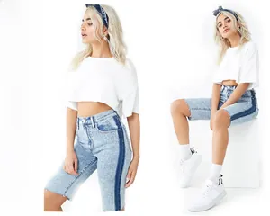 Short en jean bleu clair pour femme avec bandes latérales et ourlet brut effiloché