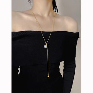 Minimalist gold Y-shaped pearl necklace featuring adjustable snake chain for daily wear
