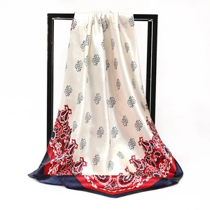 Eleganter Satin-Viereckschal mit Paisley-Muster in Beige, Marineblau und Rot