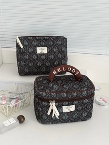 Beauty case trapuntato in velluto a coste floreale con motivo vintage e manico