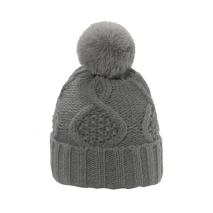 Dunkelgraue Strickmütze mit 8er-Zopfmuster, Rippbündchen und Bommel für Herbst und Winter
