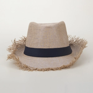 Chapeau Fedora en paille avec ruban noir et bords effilochés pour la plage en été