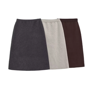 Set di tre gonne in maglia grigio scuro grigio chiaro e marrone caffè stile minimale