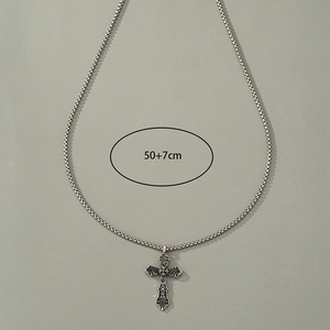 Silver textured cross pendant necklace with box chain and 50+7cm length dimension