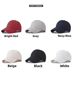 Gamma colori per berretti da baseball sportivi in rosso, grigio, blu, beige, nero e bianco