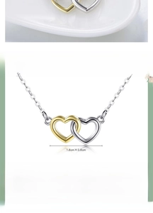 Vue détaillée du collier en argent 925 et plaqué or 18 carats avec pendentif cœur