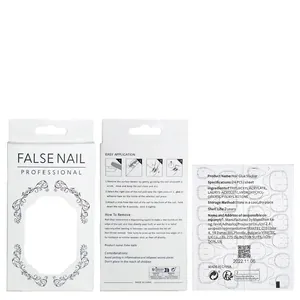 Set mit künstlichen Nägeln und 24 Klebepads für eine professionelle Maniküre-Anwendung