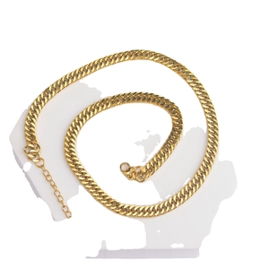 Vintage 18K gold plated stainless steel Cuban link chain necklace with lobster clasp