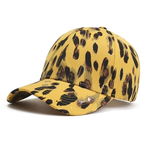 Klassieke baseballpet met gele luipaardprint, 6-paneelsstructuur en een gebogen zonneklep stijl