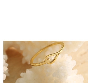 Bague minimaliste en acier inoxydable plaqué or 18 carats avec design évidé sur corail blanc