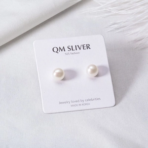 Classic 925 sterling silver stud earrings featuring natural white freshwater pearls