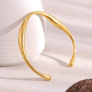 Minimalist 18K gold plated stainless steel open bangle with organic twisted design