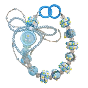 Dragonne de téléphone perlée bleue mignonne avec breloque miroir et perles de fleurs
