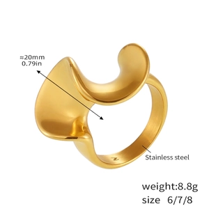 Detailed view of 18K gold plated stainless steel wavy ring with size and weight specs