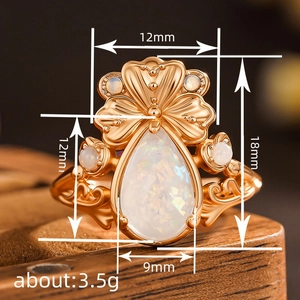 Bague trèfle vintage en or avec opale goutte d'eau, taille de pierre 9x12mm