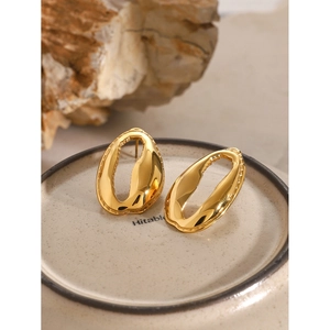 Irregular 18k gold plated stainless steel hoop earrings with textured wavy design