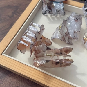 Detail of dog-shaped hair claws made of premium acetate in assorted animal patterns