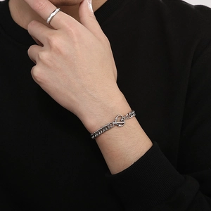 Bracelet cubain en titane argenté avec fermoir coeur et bague texture bambou