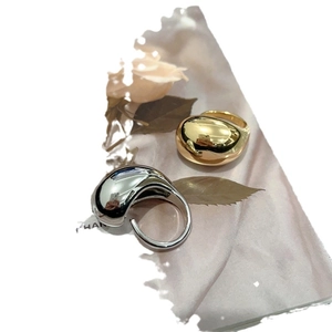Minimalist thick teardrop ring set in polished gold and silver finish 3D liquid design