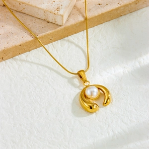 Gold plated stainless steel necklace with U-shaped pearl pendant on a snake chain
