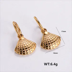 Golden scallop shell earrings in 304 stainless steel with fine texture and dimensions