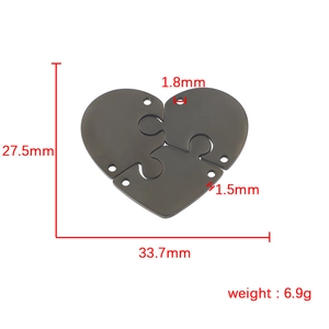 Pendentif puzzle cœur en trois pièces finition gris foncé avec mesures précises