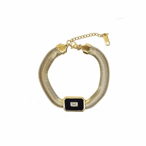 Detail of 18k gold plated steel bracelet with black shell pendant and lobster clasp