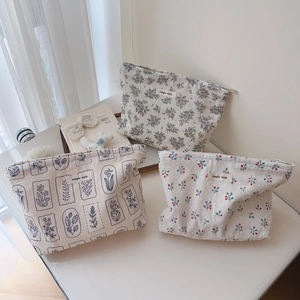 Three-piece floral cotton makeup bag set with vintage blue print and zipper closure