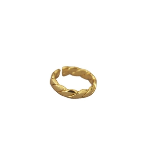 Eleganter vergoldeter Messingring mit gedrehter Seilstruktur und offenem Design