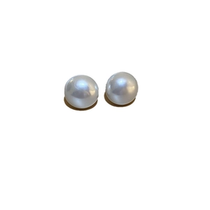 Minimalist silver needle pearl earrings with elegant glossy white round pearls
