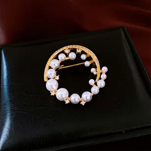 Elegant Round Wreath Artificial Pearl Brooch 24K Gold Plated Zircon Inlay High End French Style Fashion Accessory For Women