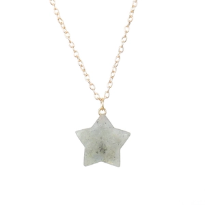 Detailed view of the 2.5cm star-shaped natural agate pendant with a gold-tone fine chain