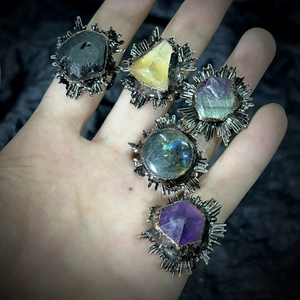 Vintage boho χάλκινα ρυθμιζόμενα δαχτυλίδια με φυσικούς αμέθυστους και φθορίτες λίθους