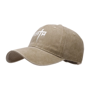 Casquette de baseball kaki délavé avec broderie croix faith blanche sur fond blanc