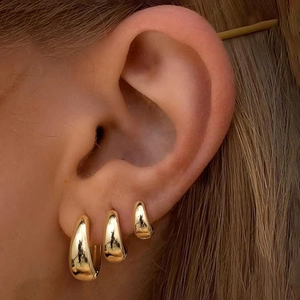 Three-piece set of golden waterdrop hoop earrings in polished 18k gold finish for women