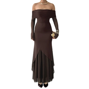 Robe moulante marron à épaules dénudées avec empiècement en tulle et coupe sirène