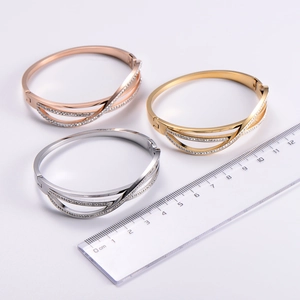 Three-color diamond bracelet set with size reference scale in gold silver and rose gold
