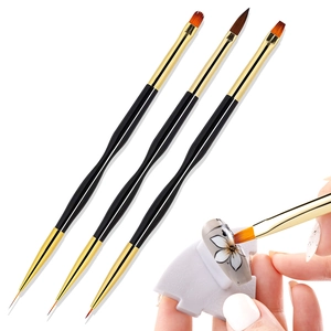Dettaglio pennelli per nail art a doppia punta con manico dorato per pittura e linee fini