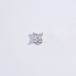 Elegant S925 sterling silver four-leaf clover pendant with sparkling cubic zirconia crystals