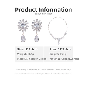 Vue détaillée du collier chaîne en feuilles et boucles d'oreilles flocon avec zircones