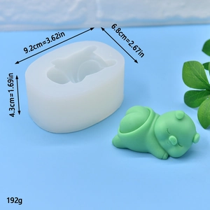 Detailed view of pig-shaped silicone mold with dimensions 9.2cm x 6.8cm x 4.3cm