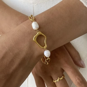Baroque pearl bracelet with 18k gold plated stainless steel links on model wrist