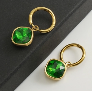 Detail of 18K gold earrings featuring emerald green square-cut zircon stones