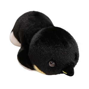 Peluche di cucciolo di pinguino imperatore realistico con pelliccia bianca e nera e gialla