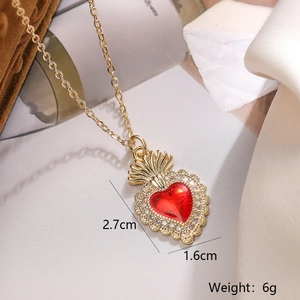 Detail view showing 2.7cm red heart pendant dimensions and crown design specifications
