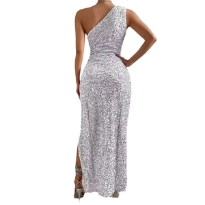 Elegant one shoulder sequin evening dress in silver with slim fit and side slit