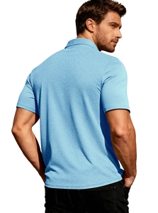 Détail du dos d'une chemise bleue pour hommes montrant la texture maille jacquard